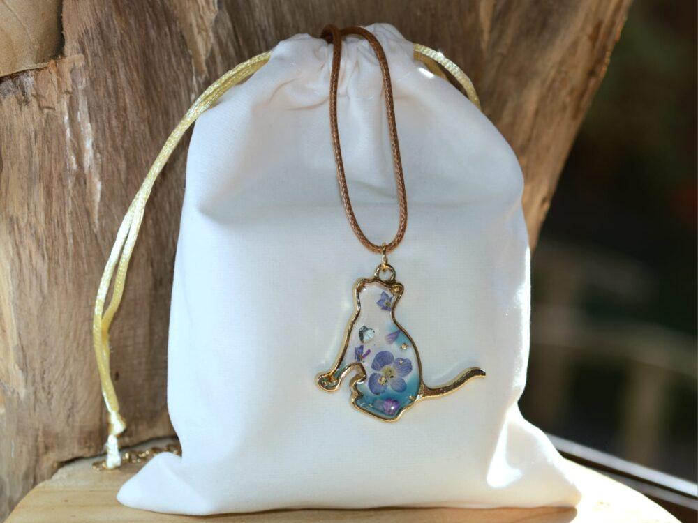 Collier Chat
